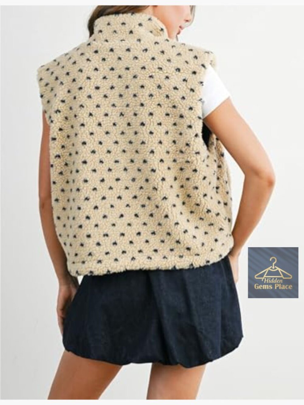 Sleeveless Faux Fur Fleece Vest with Pockets Zipper Closure - Picture 5 of 7
